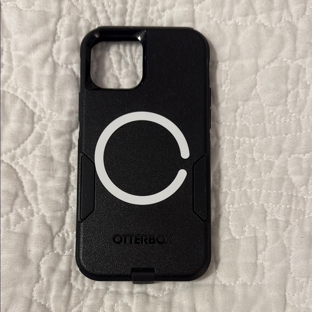 OtterBox Defender Series Black Phone Case iPhone 12/12 Pro Used Condition
